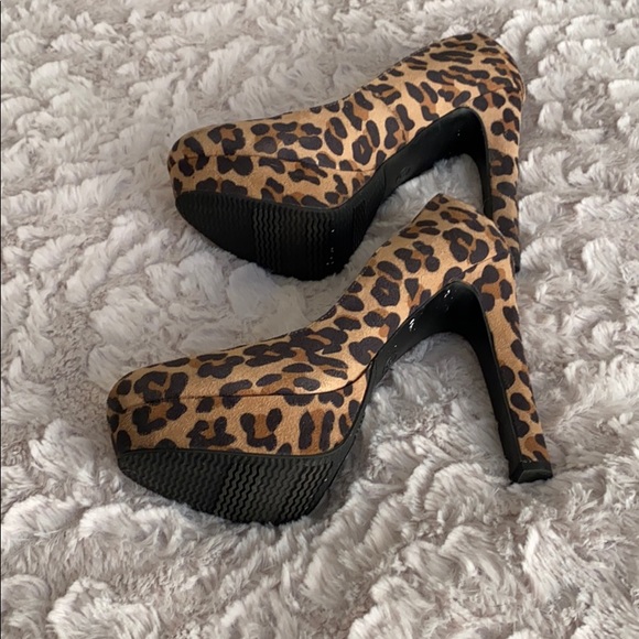 Mossimo leopard heels - Picture 2 of 3